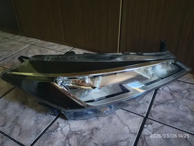 Farol dianteiro Nissan Kicks 2021/2023