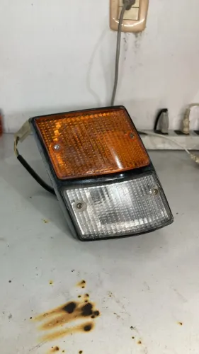 pisca ARTEB lado esquerdo fiat 147 europa bicolor