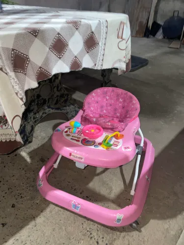 Vende se andador de menina 