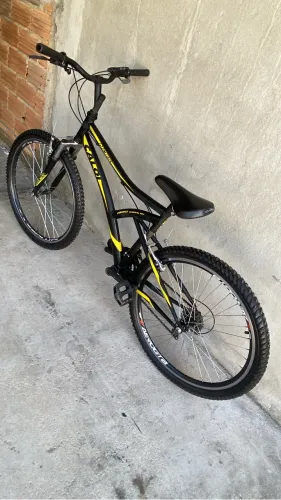 Vende se bicicleta em ótimo estado de conservação