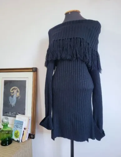 Vestido tricô preto franjas