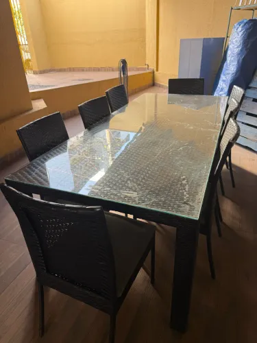 Mesa de fibra sintética com vidro 8 cadeiras 