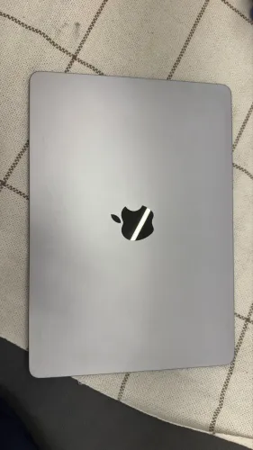MacBook M2 100% de bateria