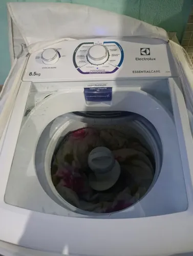 Vendo máquina Eletrolux 8,5 kg semi nova