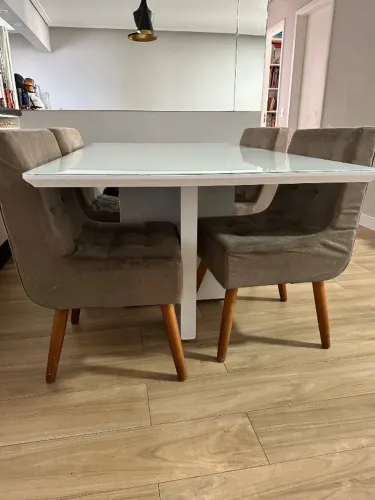 Mesa de jantar 6 lugares com 4 cadeiras - MDF Branco e Vidro