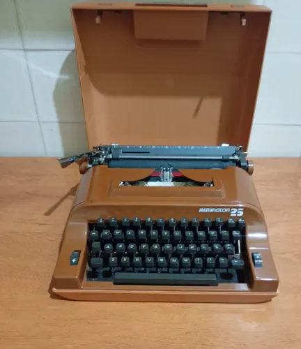 Máquina de escrever portátil Remington Modelo 25,