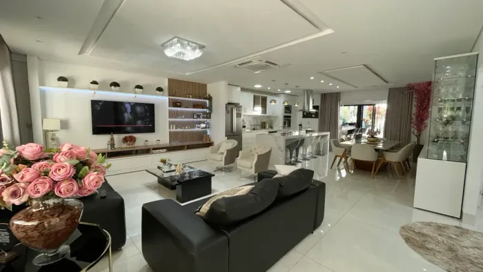 Vende-se Linda Casa no Bairro Jardim Tropical