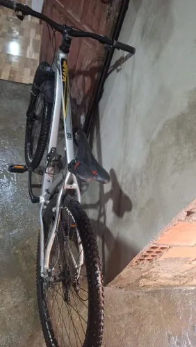Vendo 2 bicicleta baik semi novo 