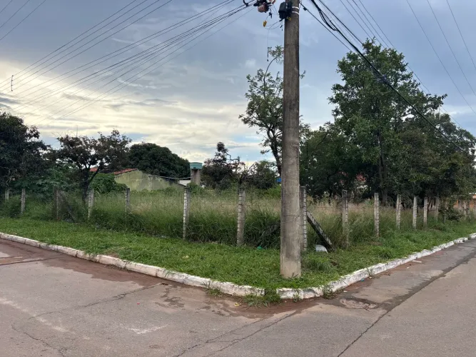 Lote esquina Condomínio Mansões Entre Lagos
