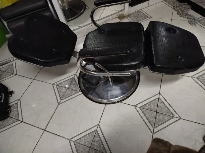 Cadeira hidráulica para corte ou estética