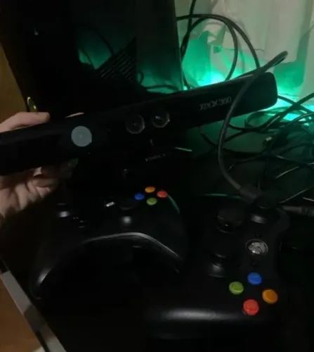 Xbox 360 Slim Desbloqueado - 500 GB - Completo com Kinect e Jogos!