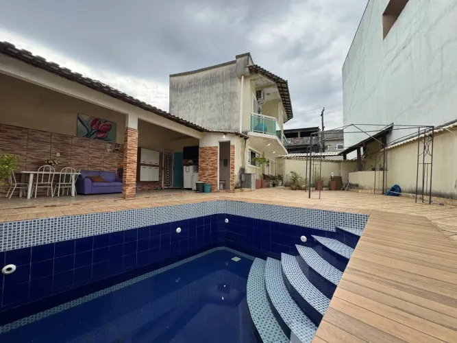 Excelente casa Duplex com piscina 2 quartos, a venda com 250m2 por R$460.000,00