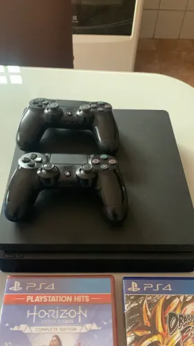 Ps4 1 terá com 2 controles 6 jogos 