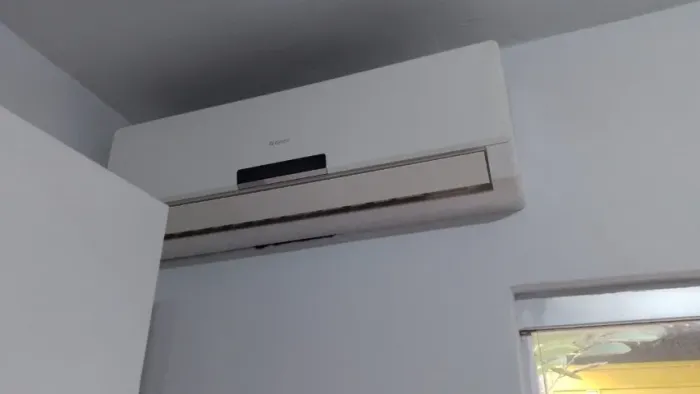 URGENTE! VENDO 3 APARELHOS DE AR CONDICIONADO SPLIT- USADOS-FUNCIONANDO NORMAL
