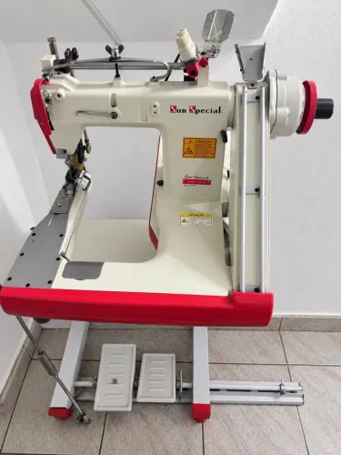 Máquina de costura Fechadeira