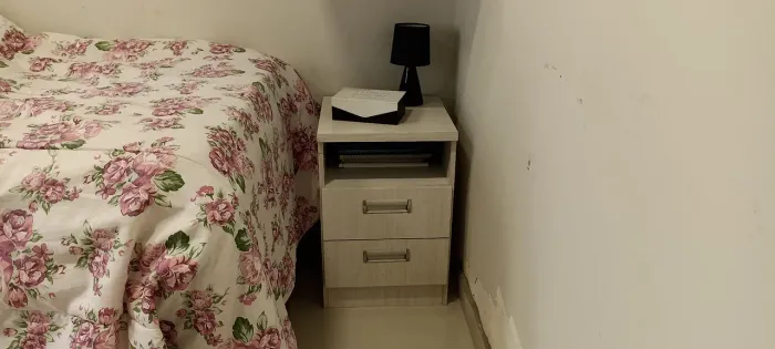 Mesinha de cabeceira