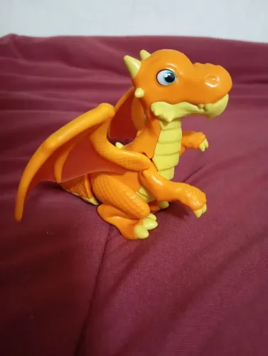 Brinquedo Páscoa Kinder ovo 2026 dragões dinossauro 