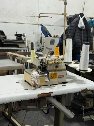 máquina overlock ponto cadeia 