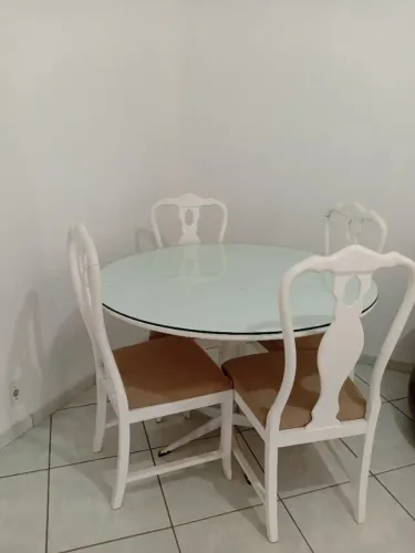 Jogo de Mesa com 4 Cadeiras- Antiguidade Rara!