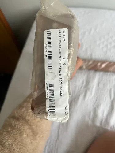 ARARA FIXA DE PAREDE COR ROSÉ GOLD