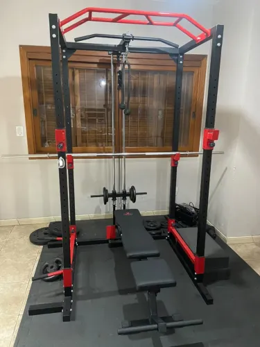 Academia completa em casa - Gaiola Rack com polia + 94 kg de anilhas + barra, banco etc