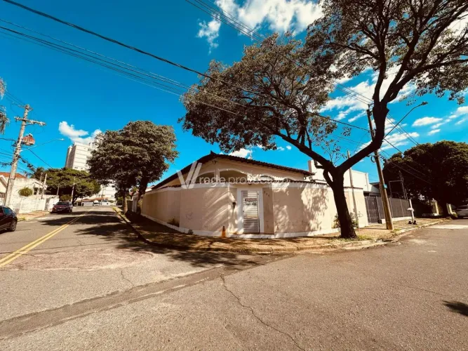 Casa térrea à venda em Valinhos Conforto e localização privilegiada