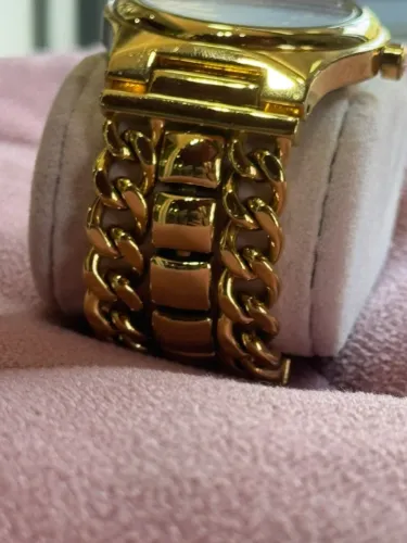 Relógio Euro em tom dourado com pulseira de correntes
