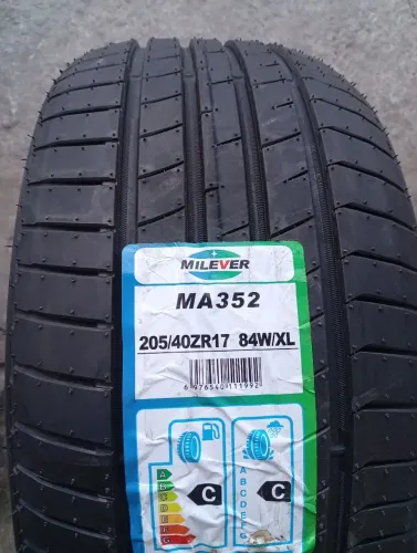 Pneus 205.40R17 novos