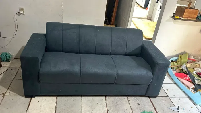 Vende se este sofá