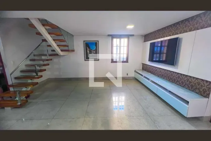 Casa à Venda - Floresta, 5 Quartos, 390 m2