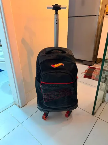 Mochila HotWeels otimo estado!