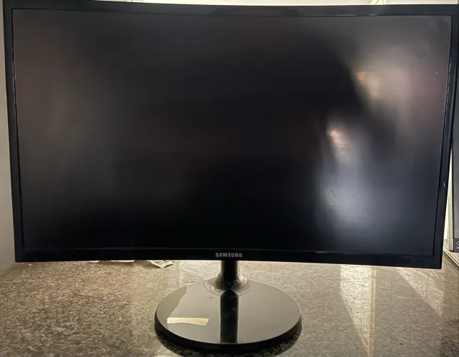 Monitor Samsung 24 Curvo - Full HD Free Sync