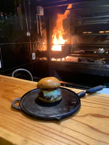 Vendo (passo ponto) parrilla bar + de 6 anos ativo