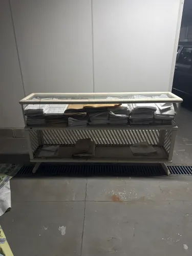 balcão/aparador em metal e vidro