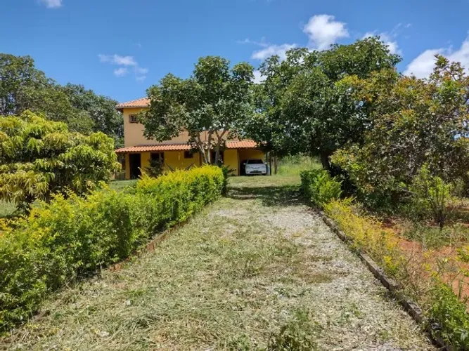 Sitio 3.900m², casa 2 pavimentos, piscina, área gourmet, pês de frutas Jaboticatubas.