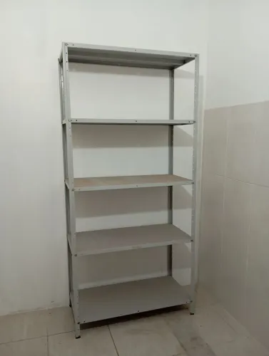 Estante de ferro