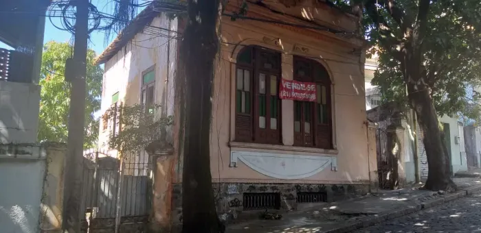 Casa para venda possui 200 metros quadrados com 5 quartos