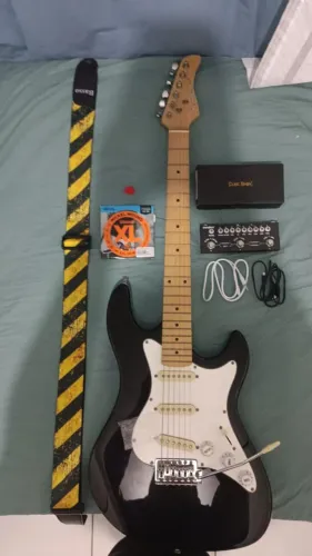 Guitarra strinberg sts100 preta e branca