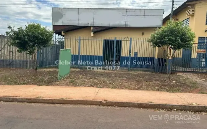VENDO SALÃO COM 400 m² e TERRENO DE 840 m²!