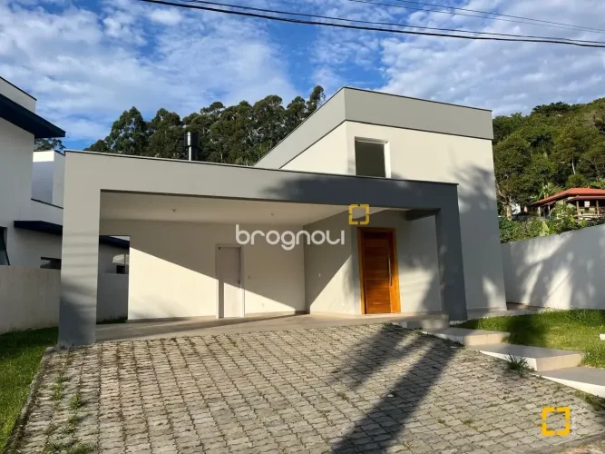 Sobrado à venda em condominio fechado na Cachoeira do Bom Jesus, Florianópolis SC