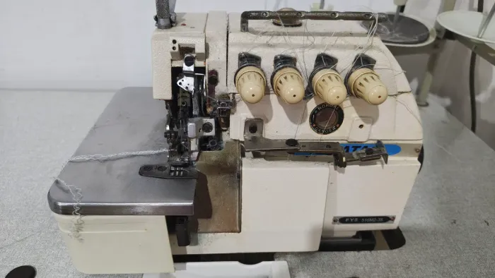 Vendo uma Máquina Interloque, em perfeito estado , funcionando perfeitamente........
