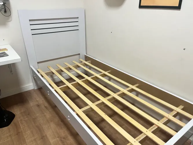 Cama de Solteiro em MDF Branca | Ótimo Estado