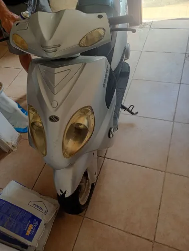 VENDE-SE MOTO USADA SUNDOWN 125 ANO 2006