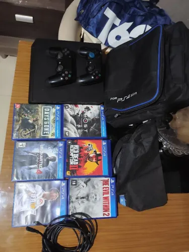 Vendo PS4 com 6 jogos físicos + capa e mais mochila para guardar