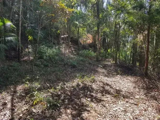 Imóvel para venda tem 1632 metros quadrados em Mosela - Petrópolis - RJ
