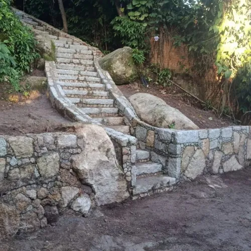 Muros de pedra Cortes de pedra e detonação