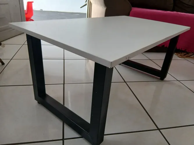 Mesa de centro, ideal para exposição de livros, aquário, decorações em geral