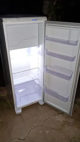 GELADEIRA SEMI NOVA ELECTROLUX FROST FREE 340LTRS FUNCIONANDO PERFEITAMENTE