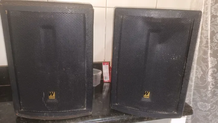 Venda de 2 caixas de som acústicas para tripé ou paredes