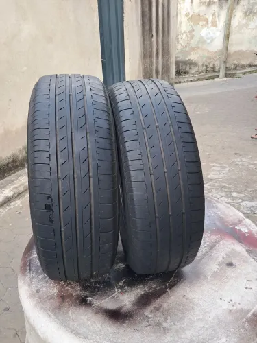Vendo o par de pneus 205/60/R16.